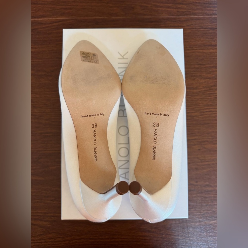 Manolo Blahnik Hangisi 105mm Satin Pumps - Picture 4 of 9